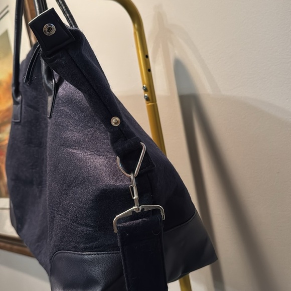 DSW blue duffel weekender bag EUC - Picture 4 of 12